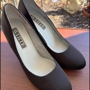 Vera Wang Black Round-Toe Pump Heels